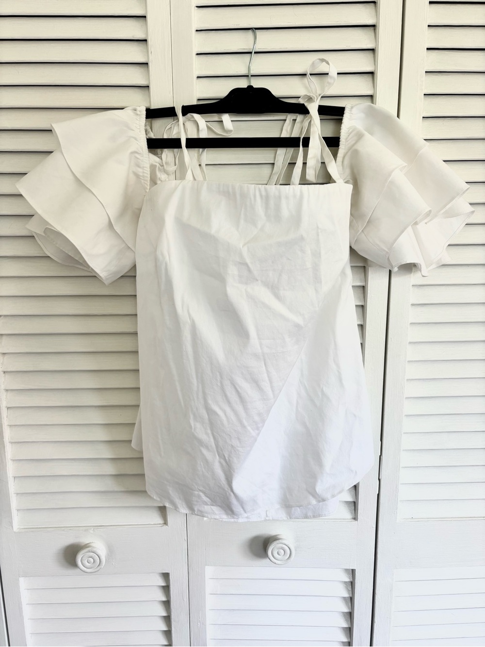 WHBM Indie Cold Shoulder Blouse White Size 6 Old Money